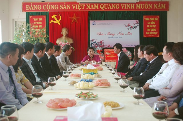 Chủ tịch Quốc hội Nguyễn Thị Kim Ngân thăm và chúc tết CB, VC, NLĐ Cảng vụ HKMB